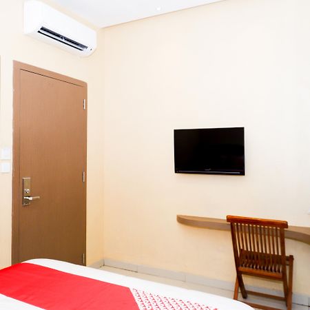 Oyo 379 Grand Mundu Hotel Semarang Exterior photo