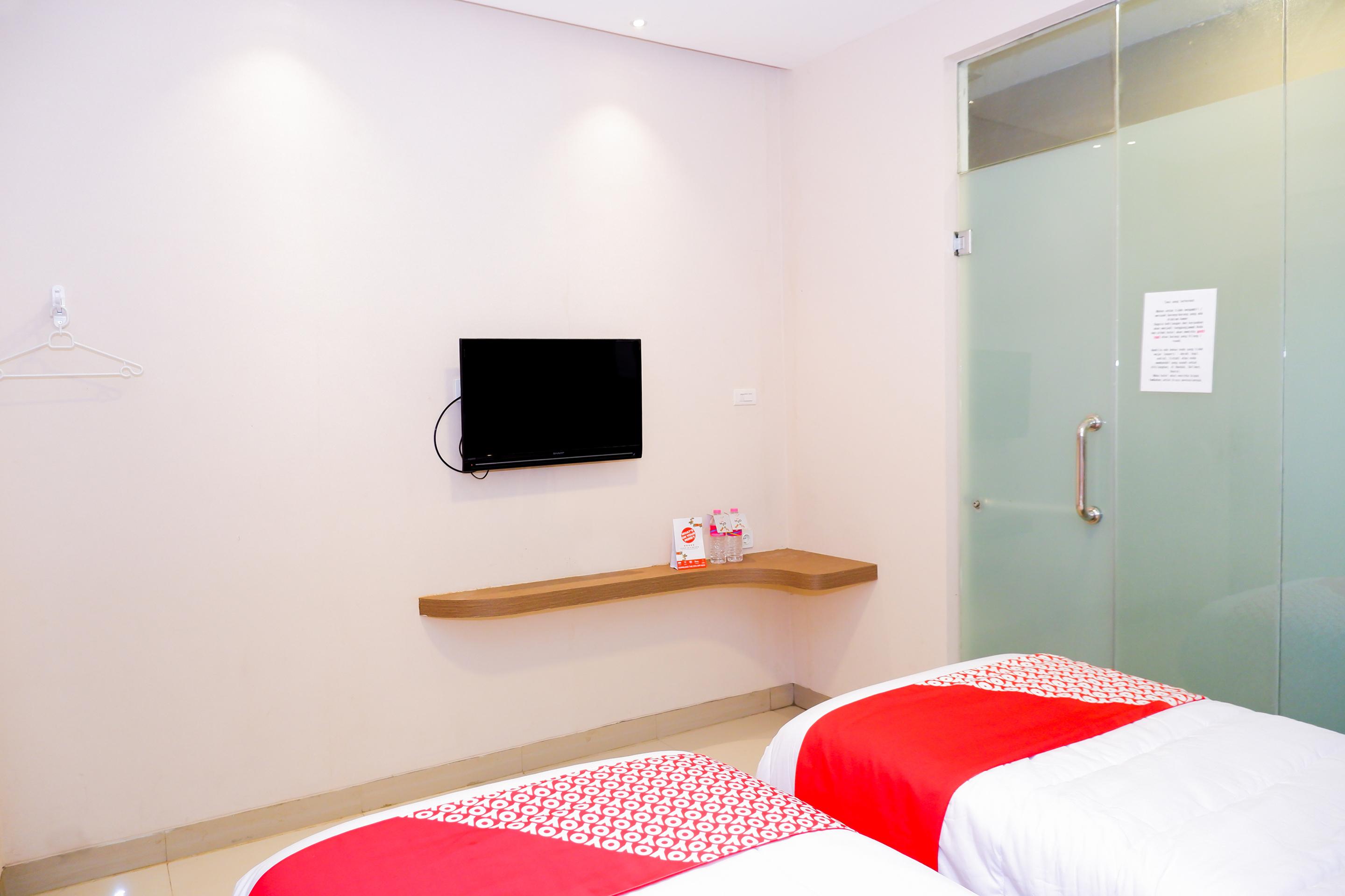 Oyo 379 Grand Mundu Hotel Semarang Exterior photo